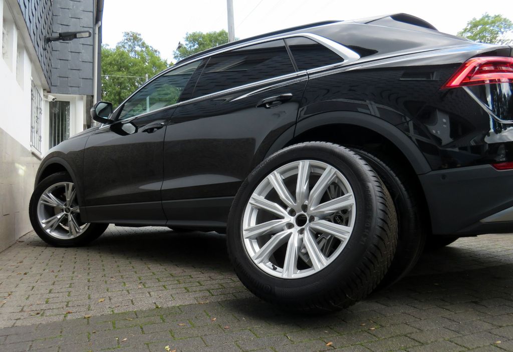 Audi Q8 2023 г. Чёрный, пробег 45032 км