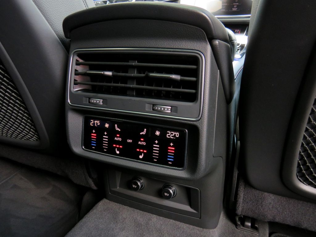 Audi Q8 2023 г. Чёрный, пробег 45032 км