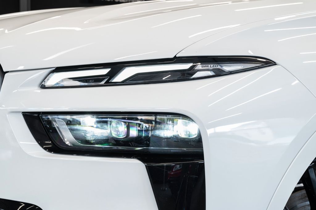 BMW X7 2024 г. Белый, пробег 41104 км