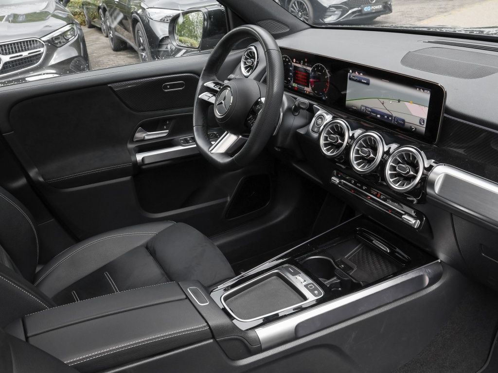 Mercedes-Benz GLB 250 2026 г. Чёрный, пробег 16402 км