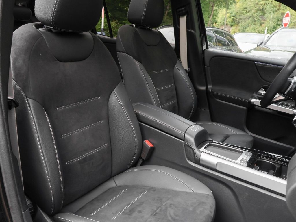 Mercedes-Benz GLB 250 2026 г. Чёрный, пробег 16402 км
