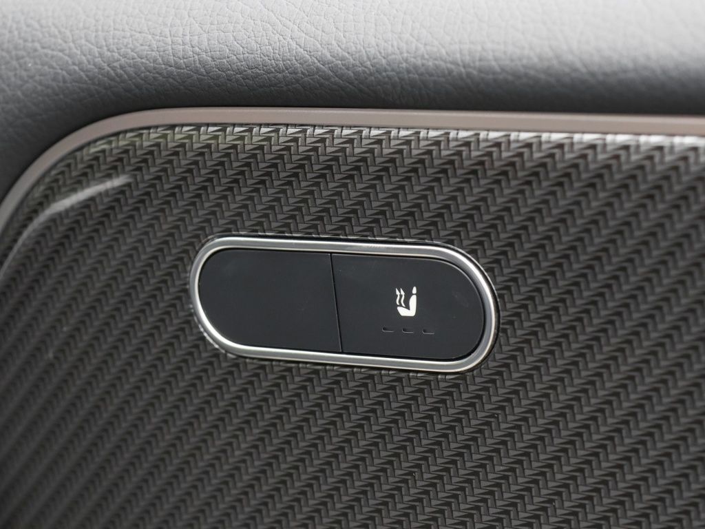Mercedes-Benz GLB 250 2026 г. Чёрный, пробег 16402 км