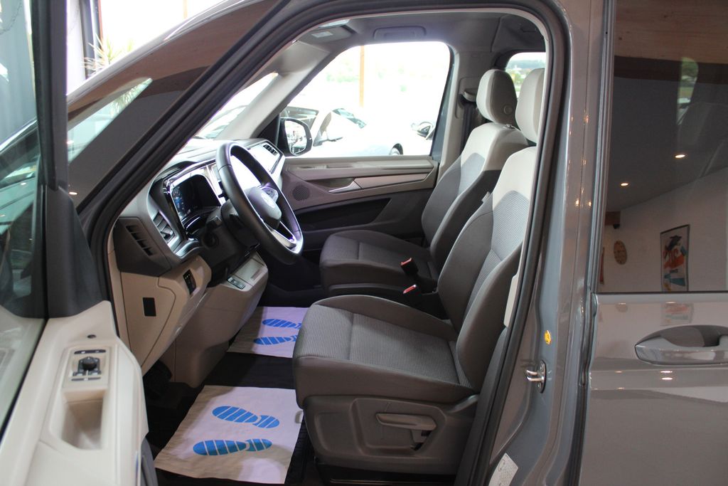 Volkswagen T7 MULTIVAN 2023 г. Серый, пробег 48000 км
