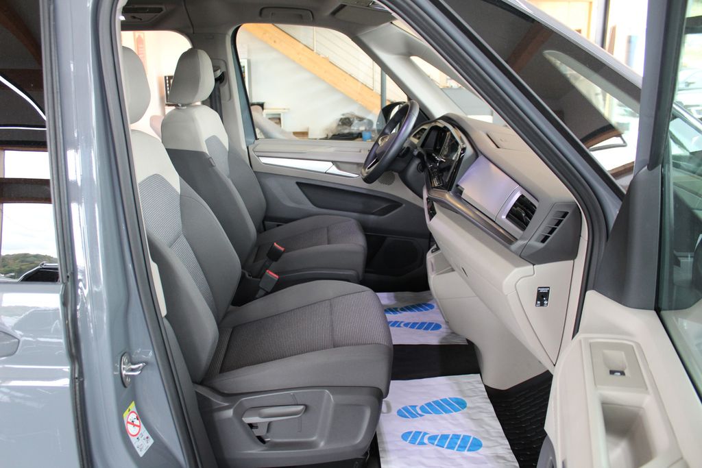 Volkswagen T7 MULTIVAN 2023 г. Серый, пробег 48000 км