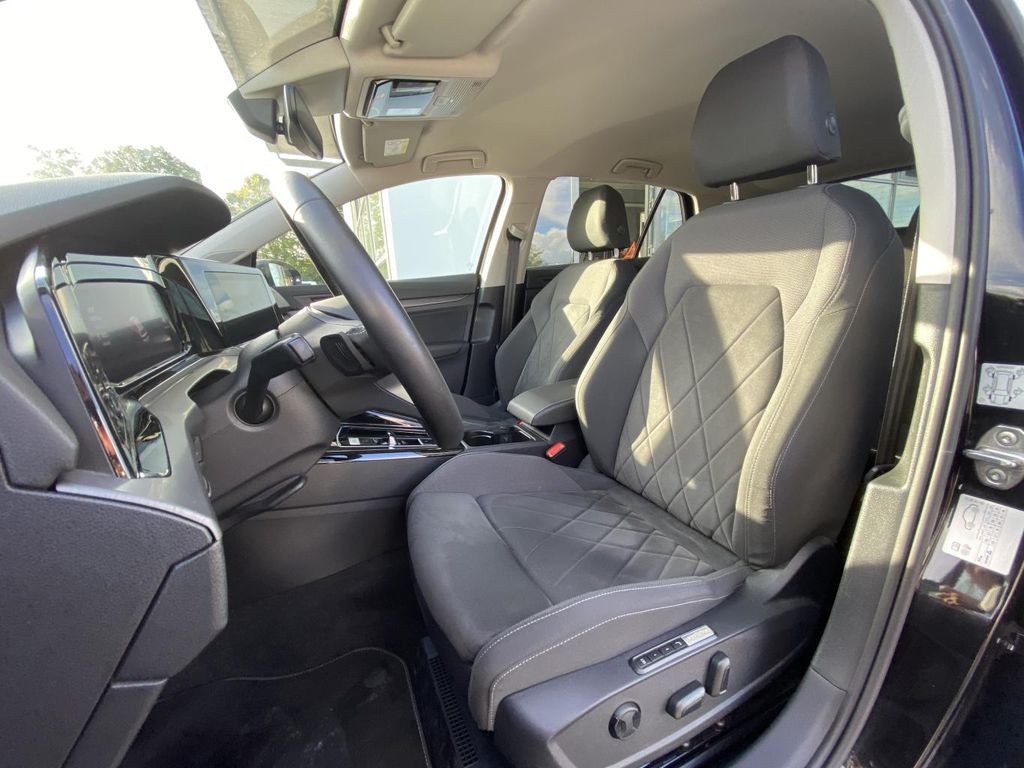 Volkswagen Golf 2024 г. Чёрный, пробег 34847 км