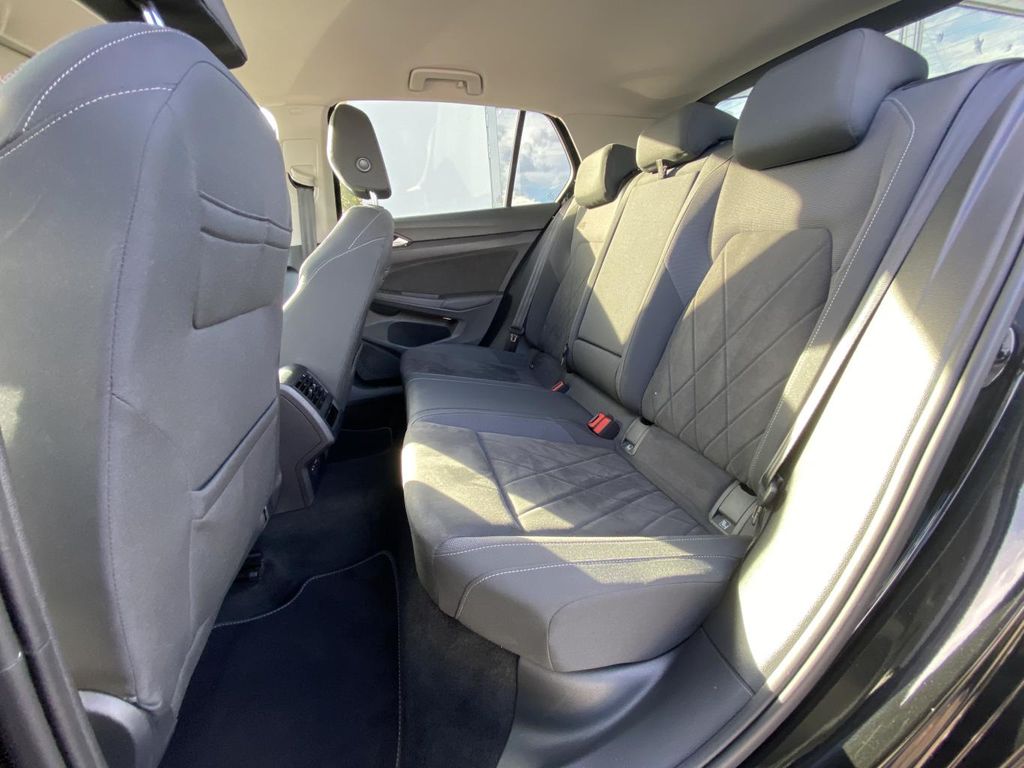 Volkswagen Golf 2024 г. Чёрный, пробег 34847 км