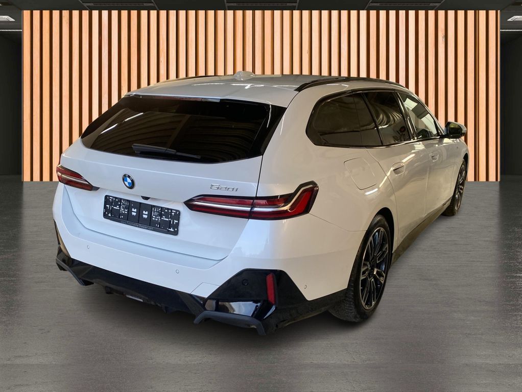 BMW 520 2025 г. Синий, пробег 21000 км