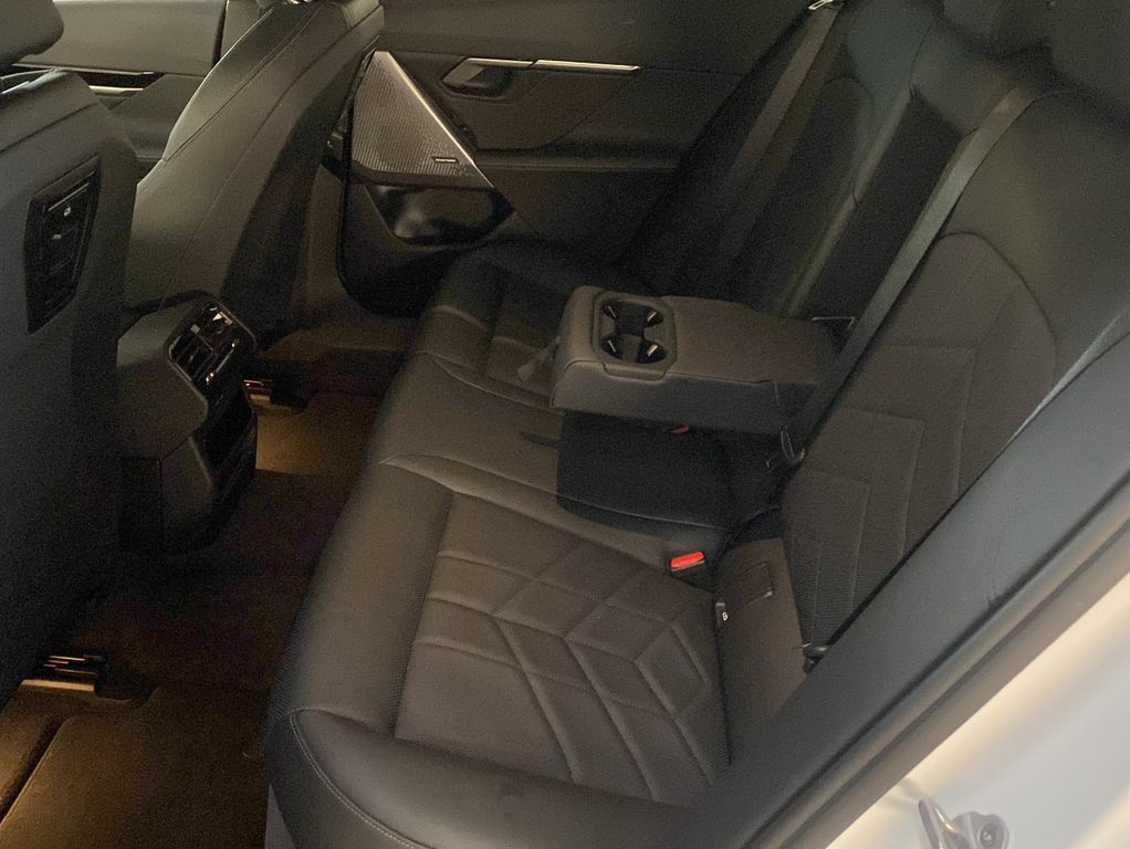 BMW 520 2025 г. Синий, пробег 21000 км