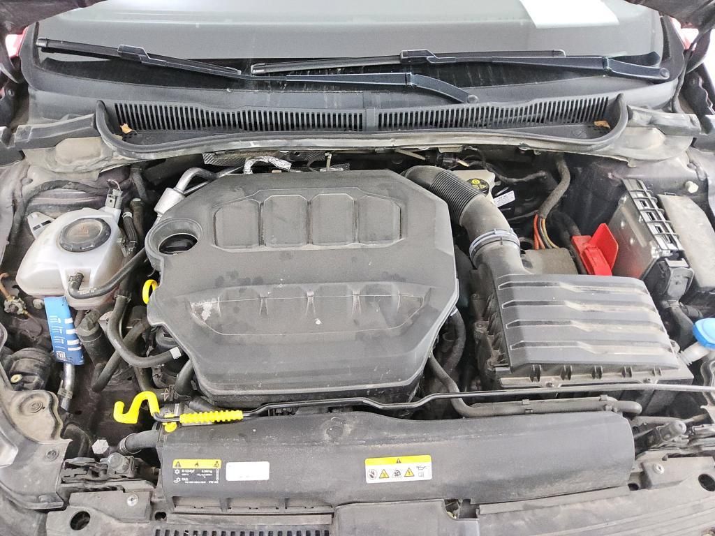 Volkswagen Polo 2022 г. Красный, пробег 48470 км