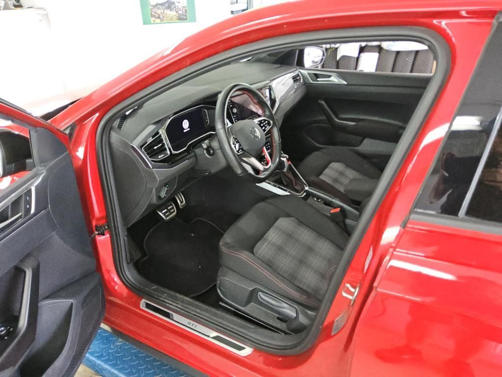 Volkswagen Polo 2022 г. Красный, пробег 48470 км