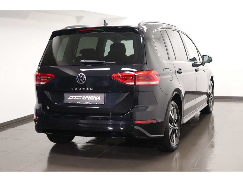 Volkswagen Touran 2022 г. Чёрный, пробег 48400 км