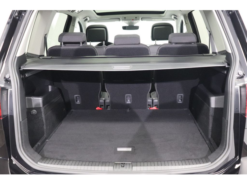 Volkswagen Touran 2022 г. Чёрный, пробег 48400 км