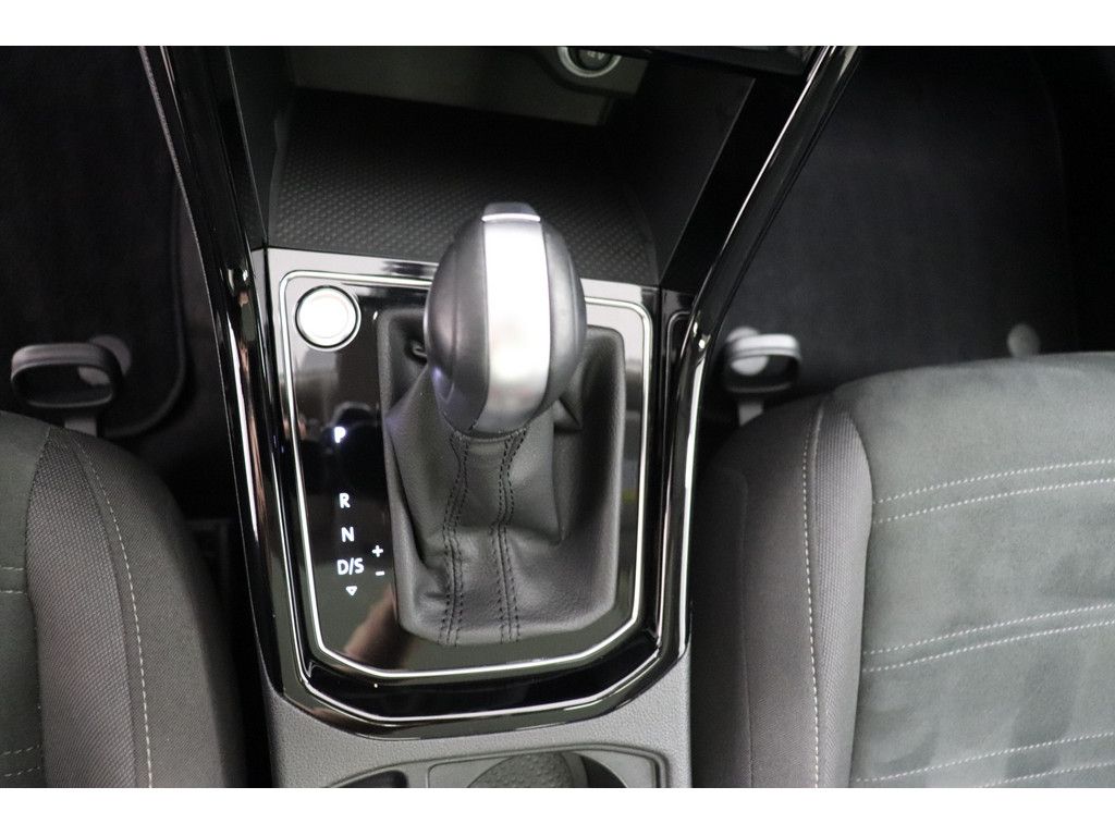Volkswagen Touran 2022 г. Чёрный, пробег 48400 км