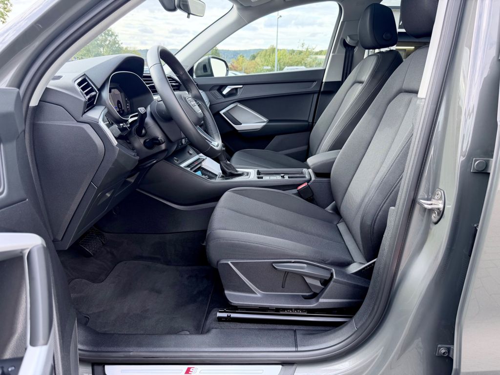 Audi Q3 2025 г. Чёрный, пробег 35000 км