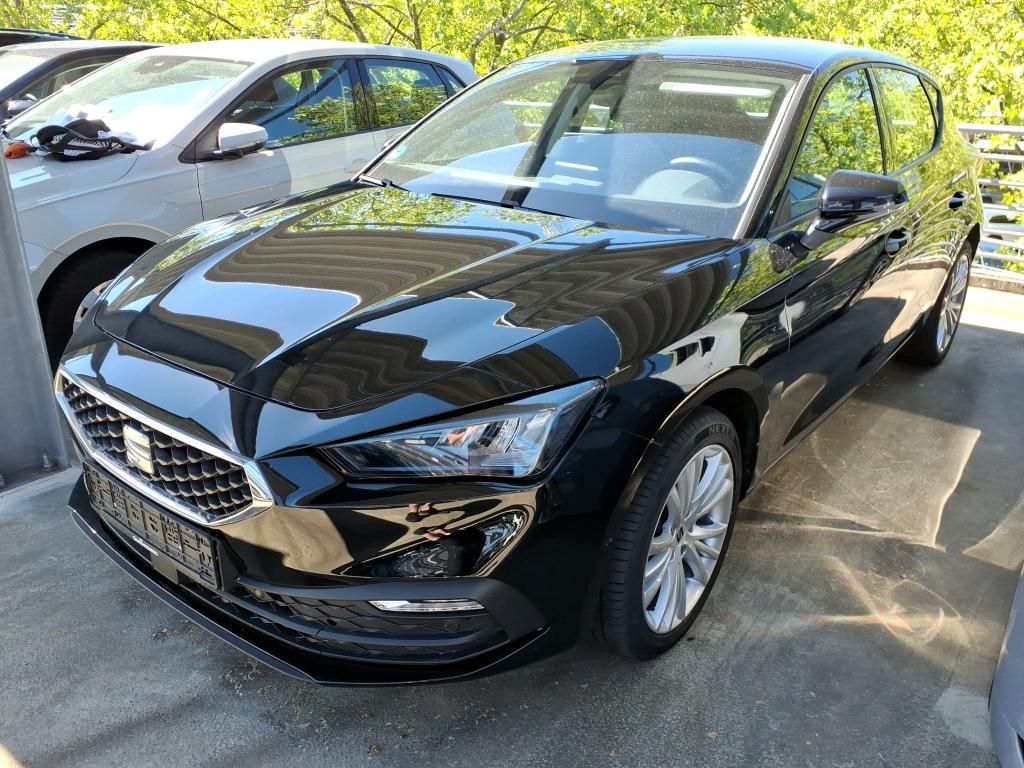 SEAT Leon 2023 г. Чёрный, пробег 44895 км