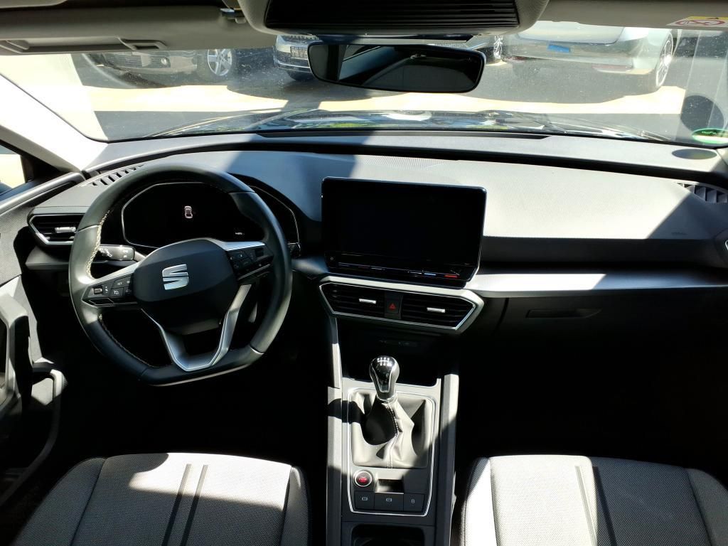 SEAT Leon 2023 г. Чёрный, пробег 44895 км