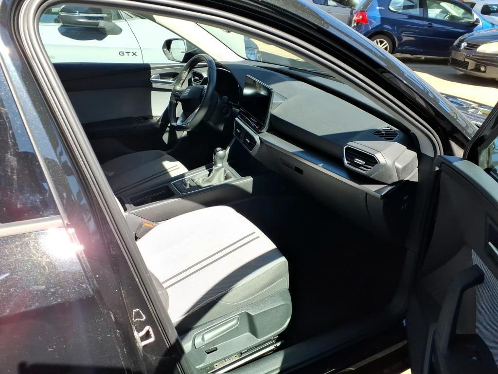 SEAT Leon 2023 г. Чёрный, пробег 44895 км