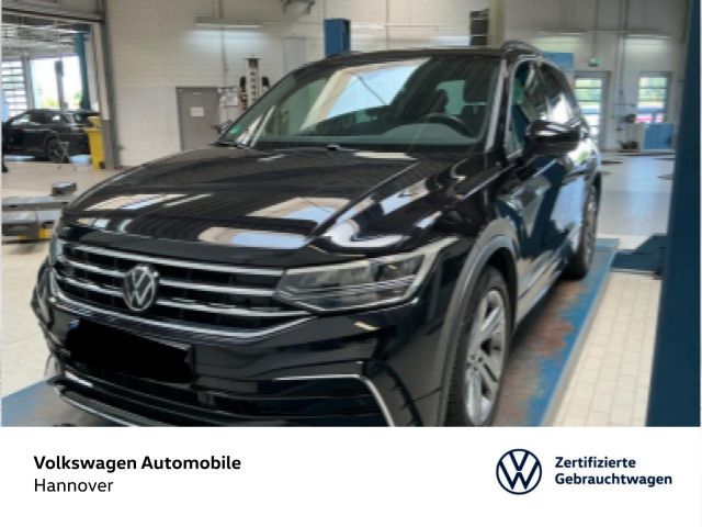Volkswagen Tiguan 2024 г. Чёрный, пробег 59900 км