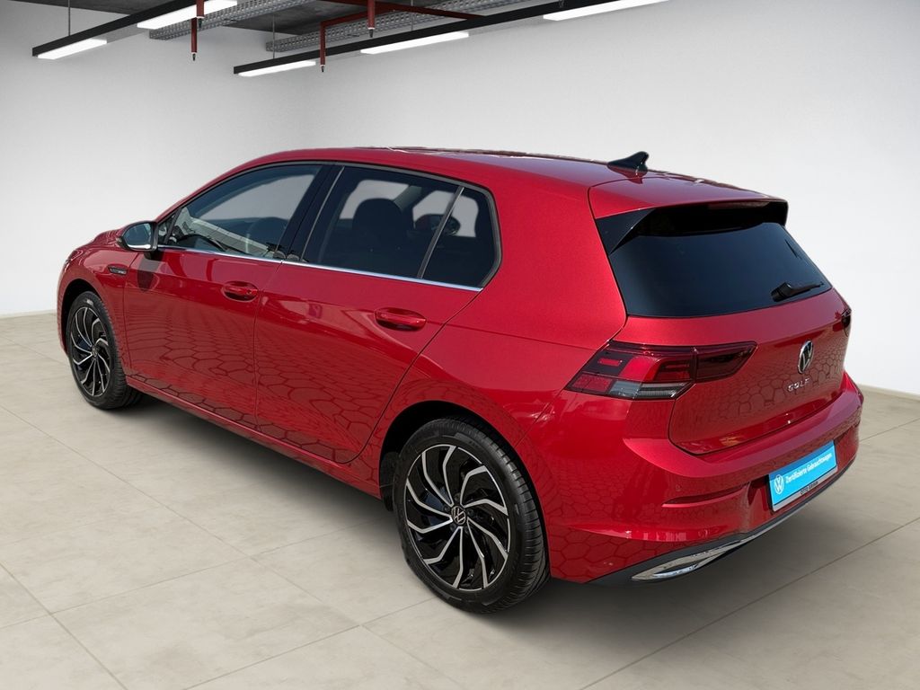 Volkswagen Golf 2022 г. Красный, пробег 15525 км