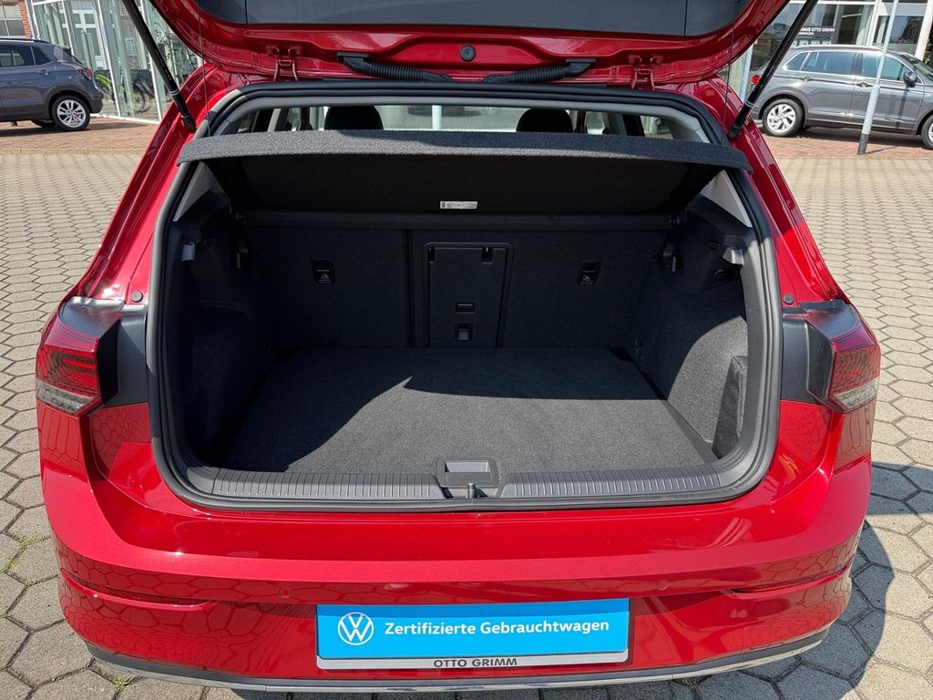 Volkswagen Golf 2022 г. Красный, пробег 15525 км