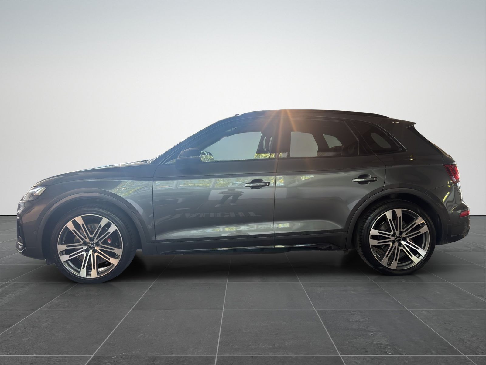 Audi SQ5 2023 г. Серый, пробег 43590 км