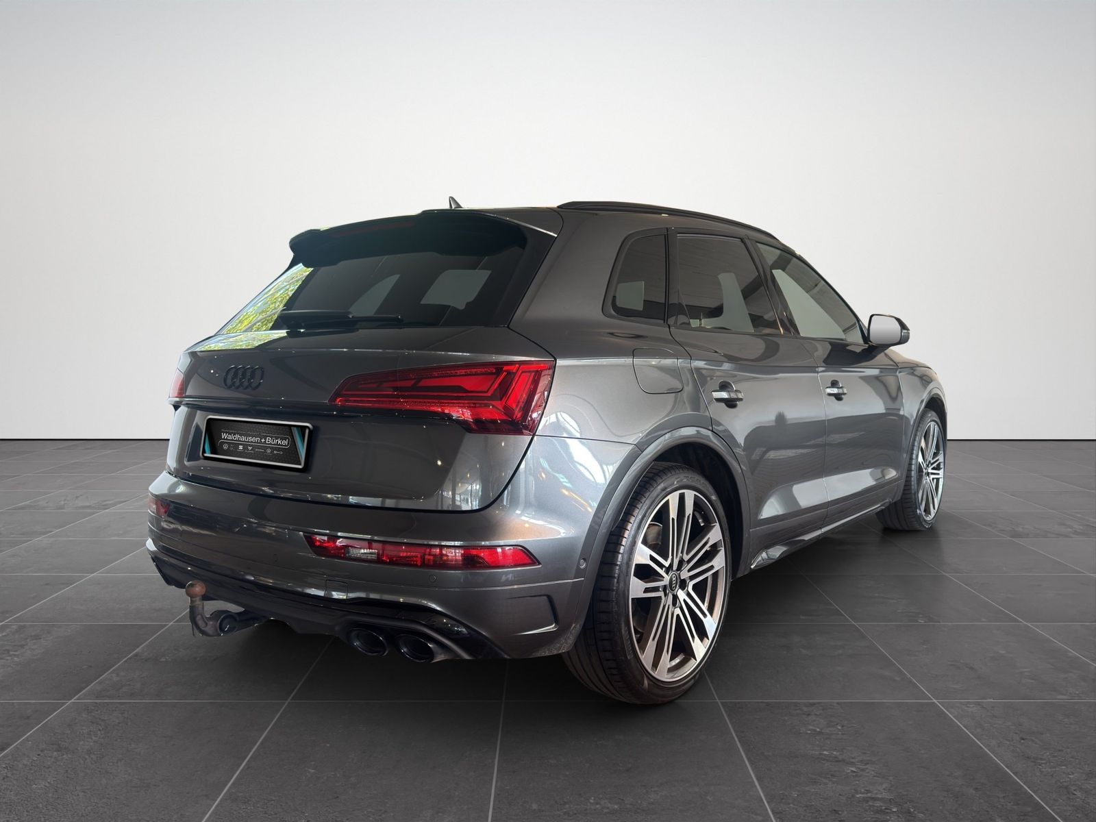 Audi SQ5 2023 г. Серый, пробег 43590 км