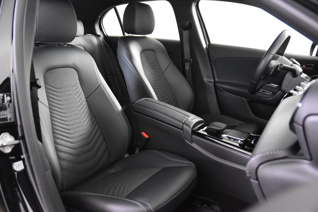 Mercedes-Benz A 180 2022 г. Чёрный, пробег 50000 км