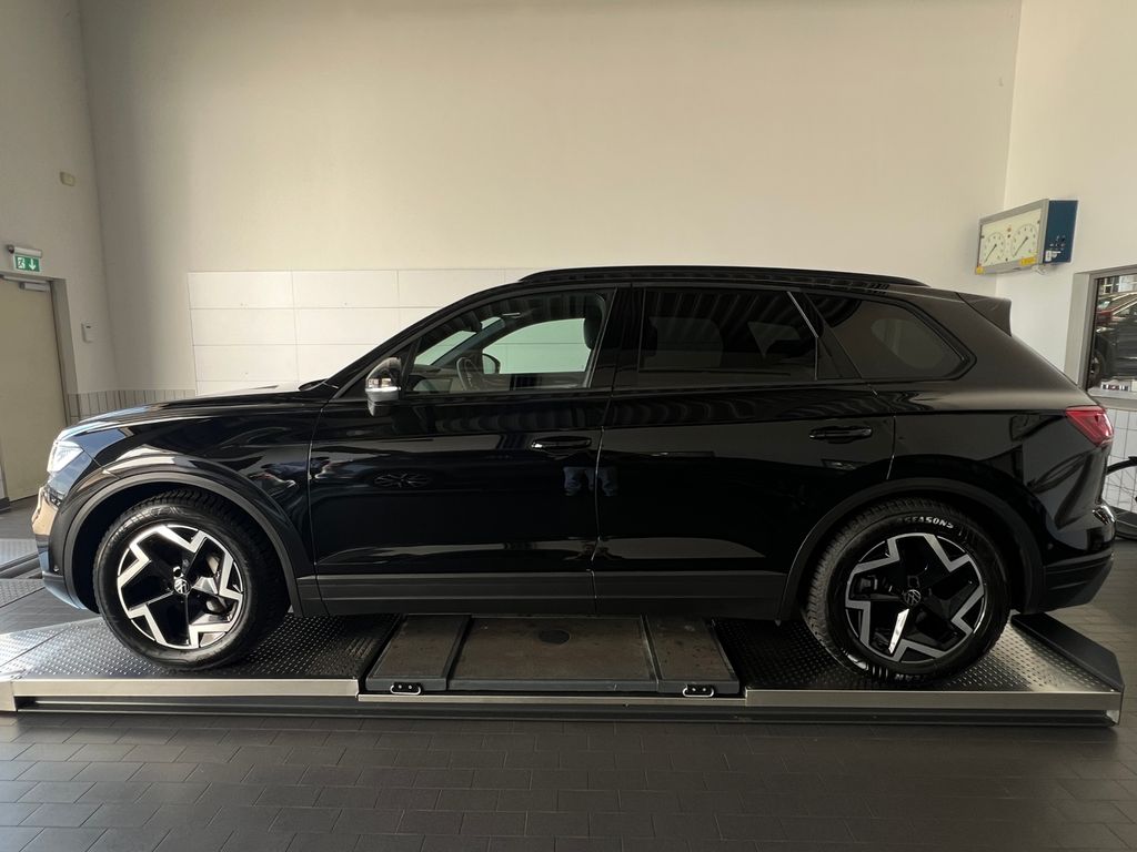 Volkswagen Touareg 2025 г. Чёрный, пробег 19551 км