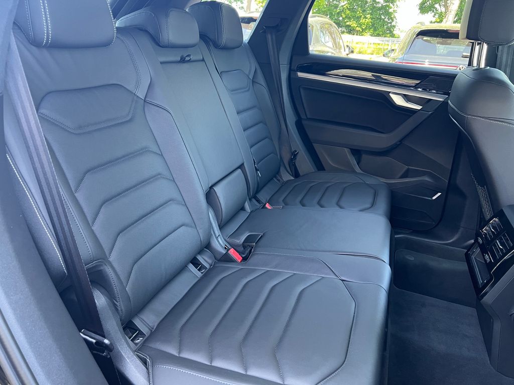 Volkswagen Touareg 2025 г. Чёрный, пробег 19551 км
