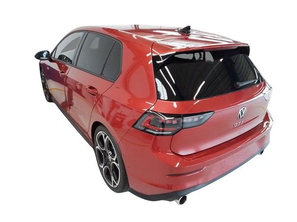 Volkswagen Golf 2026 г. Красный, пробег 1800 км
