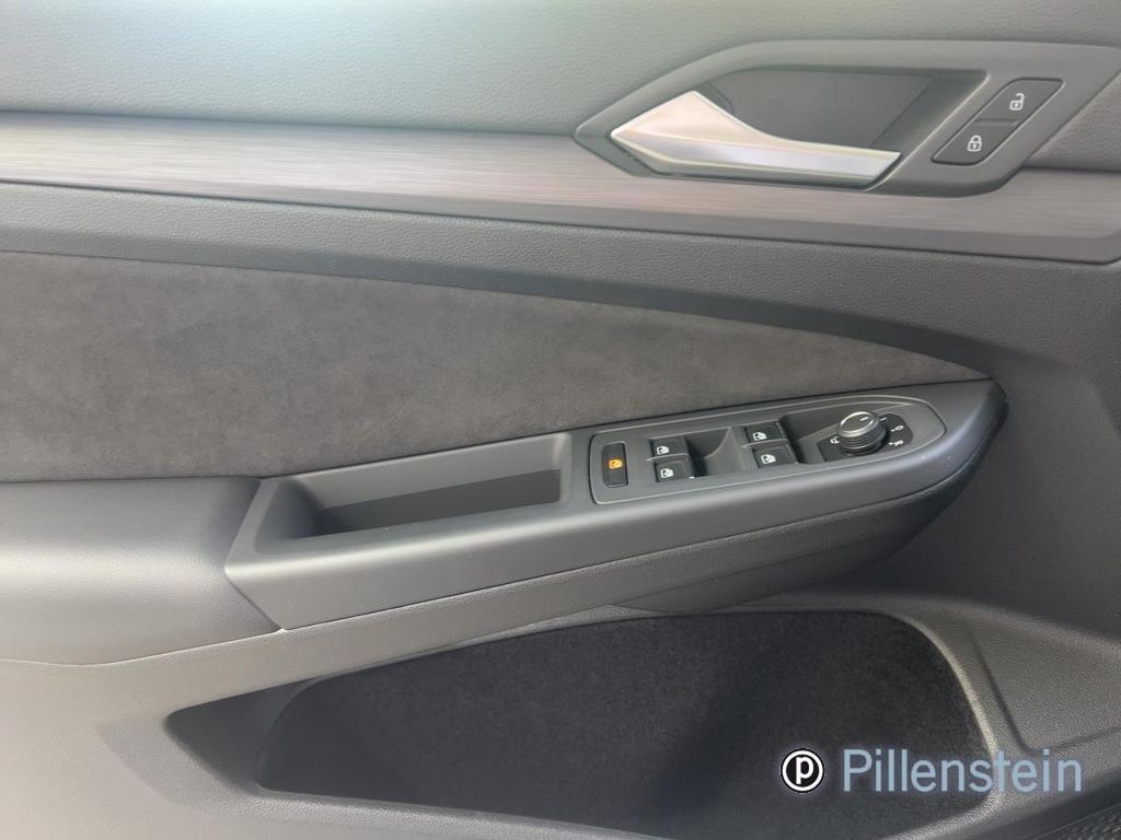 Volkswagen Golf 2024 г. Чёрный, пробег 51000 км