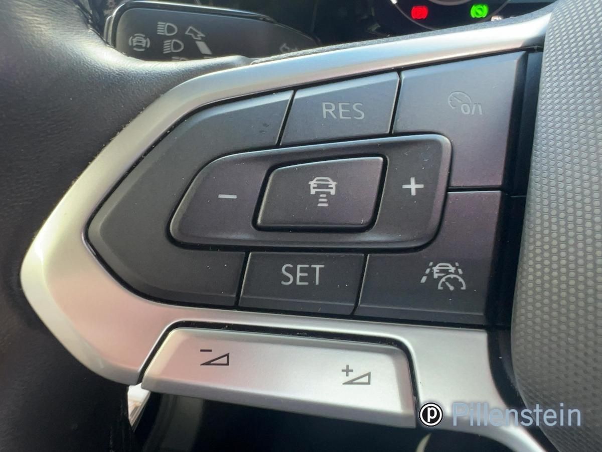 Volkswagen Golf 2024 г. Чёрный, пробег 51000 км