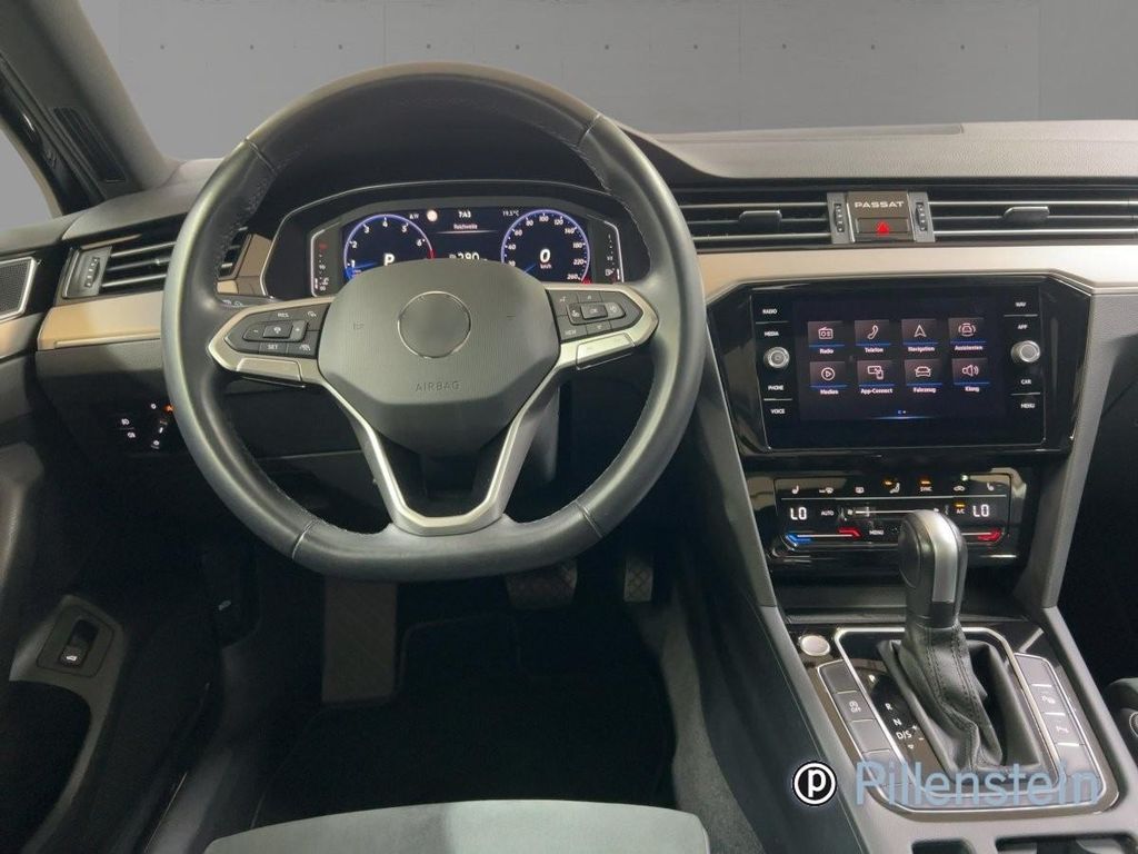 Volkswagen PASSAT VARIANT 2022 г. Чёрный, пробег 45600 км