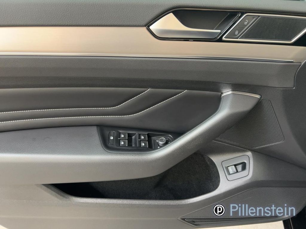 Volkswagen PASSAT VARIANT 2022 г. Чёрный, пробег 45600 км