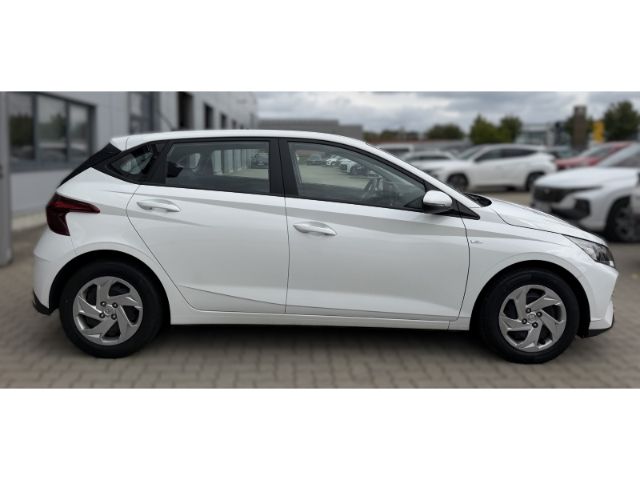 Hyundai i20 2022 г. Белый, пробег 49407 км
