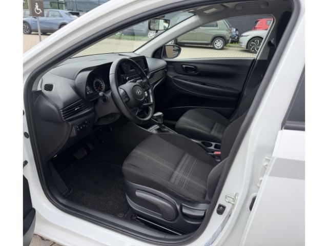 Hyundai i20 2022 г. Белый, пробег 49407 км