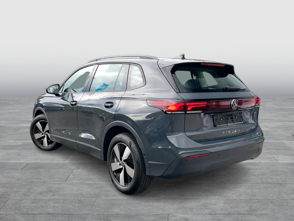 Volkswagen Tiguan 2024 г. Серый, пробег 34400 км