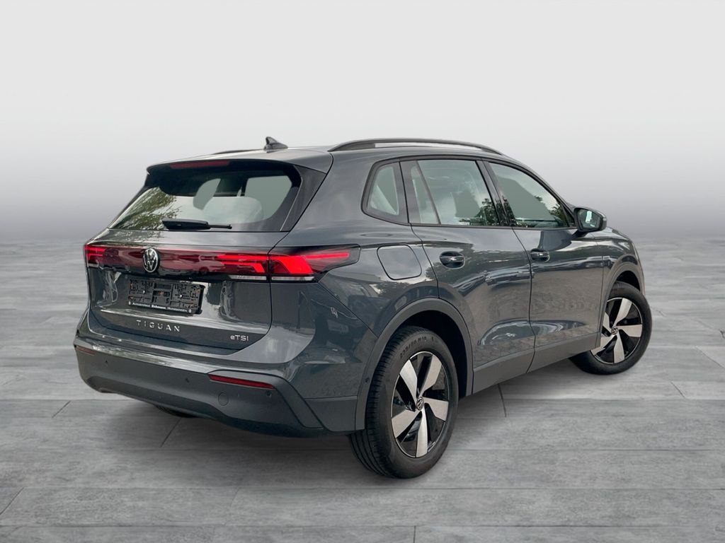Volkswagen Tiguan 2024 г. Серый, пробег 34400 км