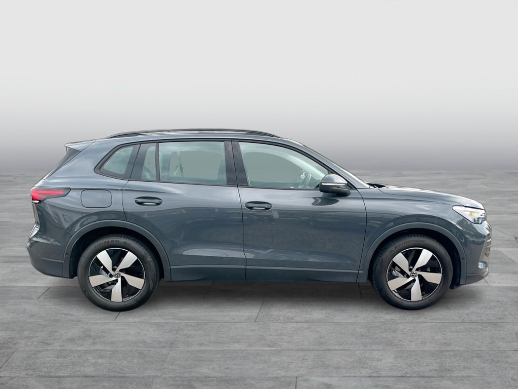 Volkswagen Tiguan 2024 г. Серый, пробег 34400 км