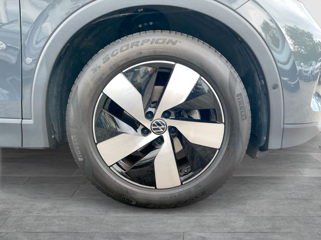Volkswagen Tiguan 2024 г. Серый, пробег 34400 км