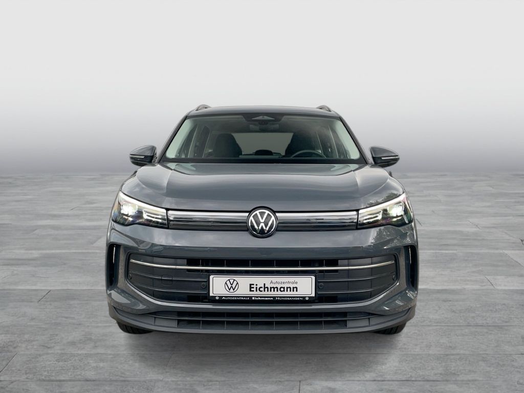 Volkswagen Tiguan 2024 г. Серый, пробег 34400 км