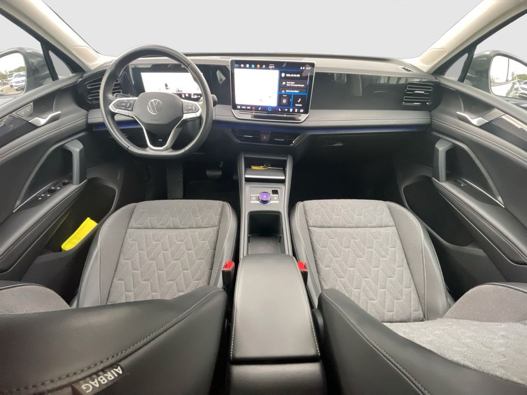 Volkswagen Tiguan 2024 г. Серый, пробег 34400 км