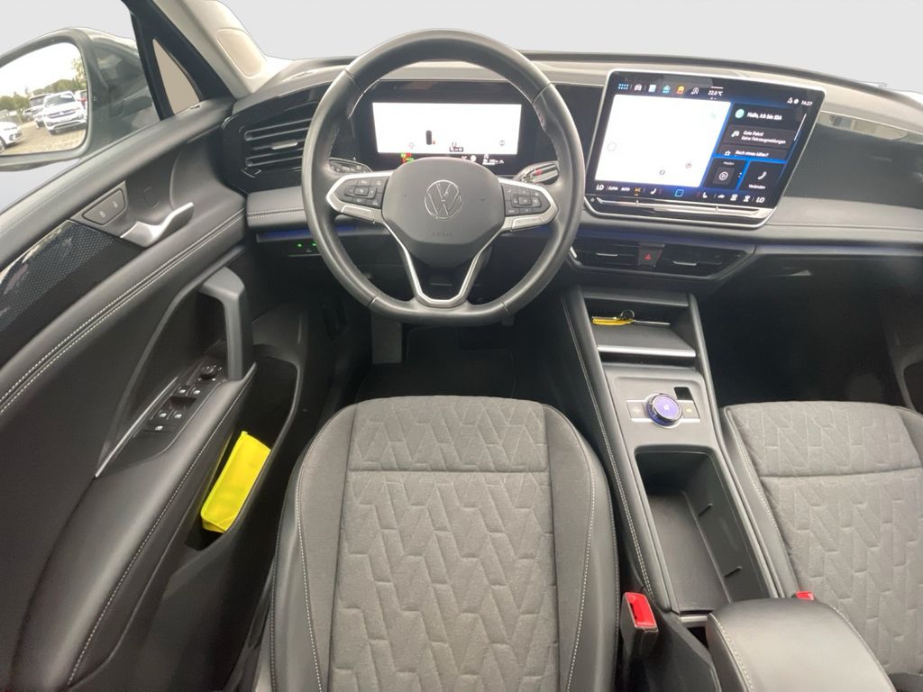 Volkswagen Tiguan 2024 г. Серый, пробег 34400 км