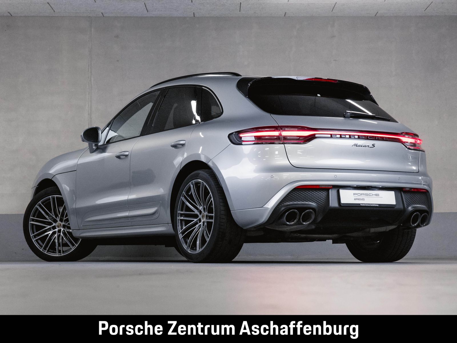 Porsche Macan 2024 г. Серебристый, пробег 36700 км