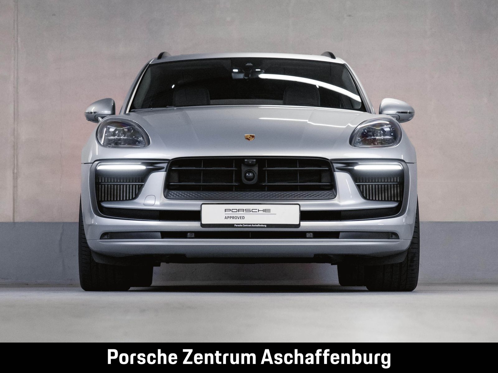 Porsche Macan 2024 г. Серебристый, пробег 36700 км