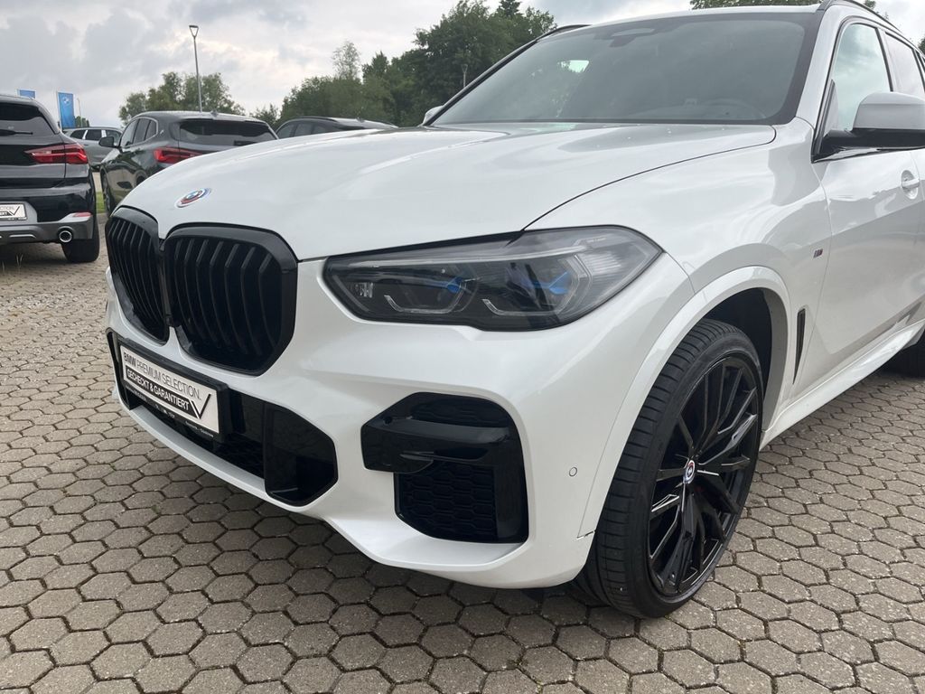 BMW X5 M50 2023 г. Белый, пробег 37700 км