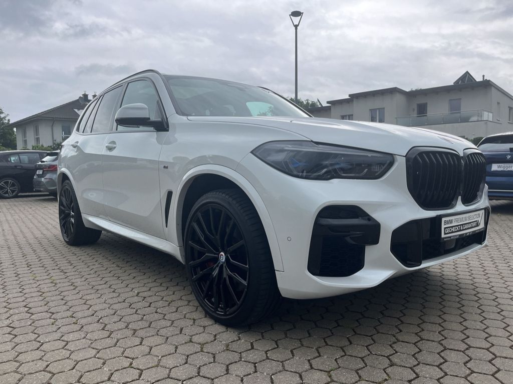 BMW X5 M50 2023 г. Белый, пробег 37700 км