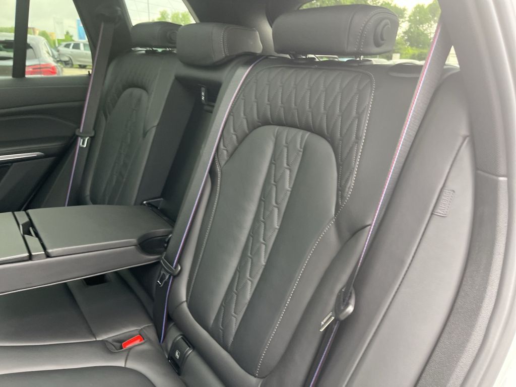 BMW X5 M50 2023 г. Белый, пробег 37700 км