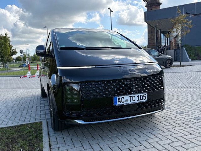 Hyundai Staria 2025 г. Чёрный, пробег 40200 км