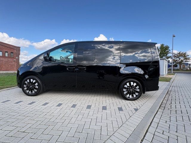 Hyundai Staria 2025 г. Чёрный, пробег 40200 км
